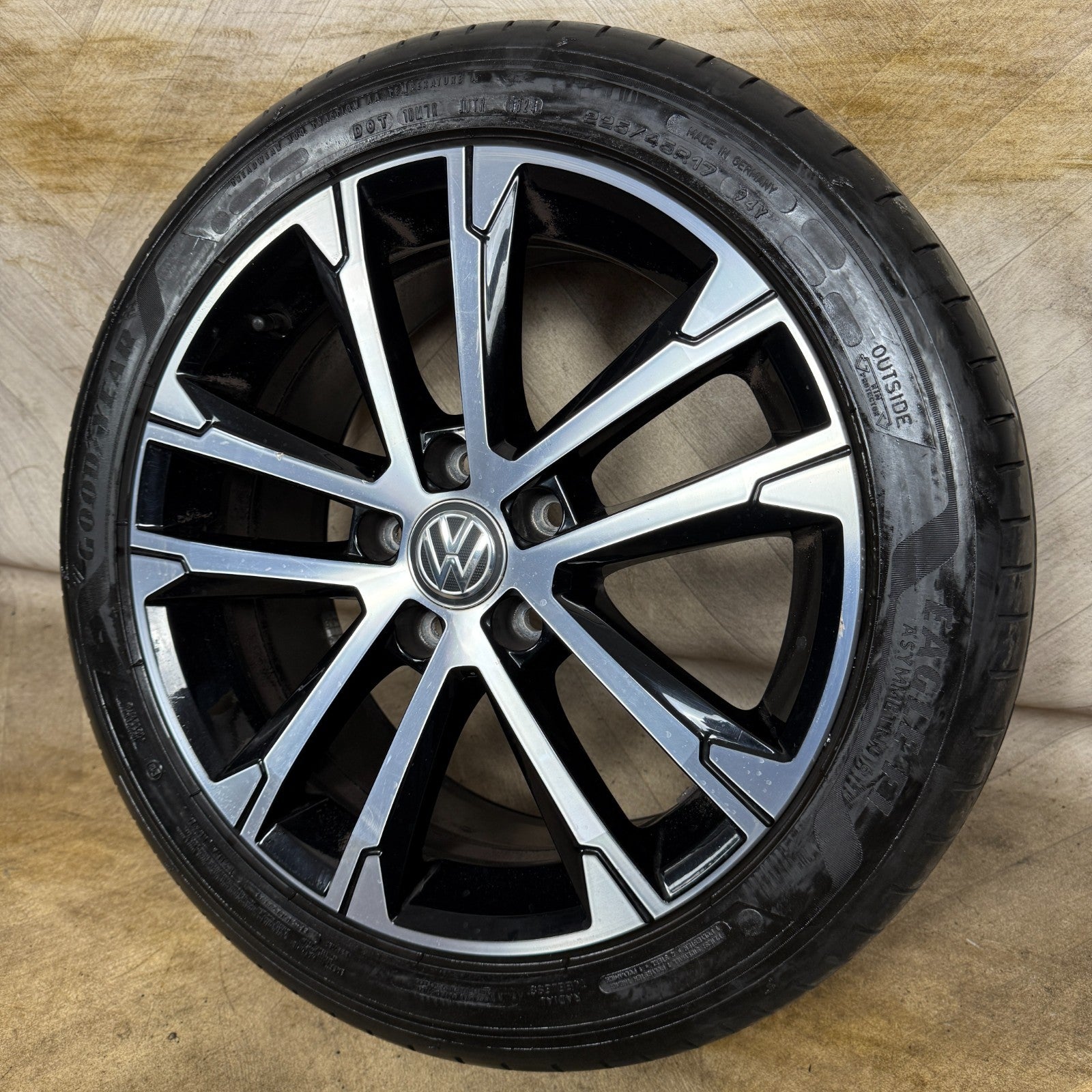 1X 17'' GENUINE VW GOLF GT SINGSPORE GTD GTI MK7 ALLOY WHEEL TYRE 5G0601025AK