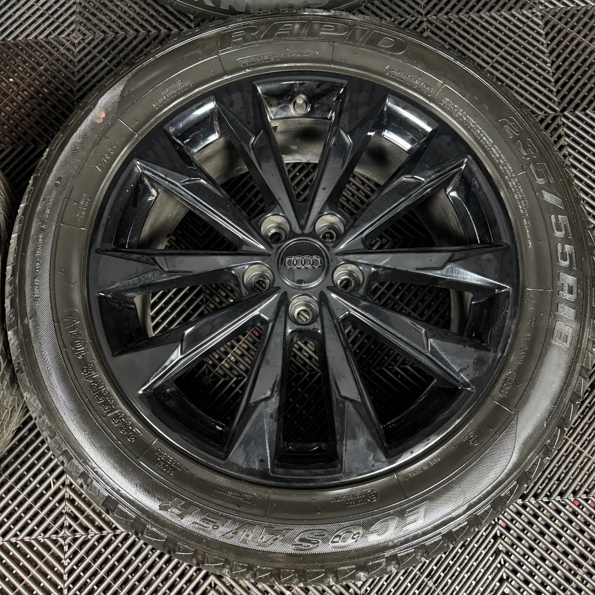 18'' GENUINE AUDI Q3 10 SPOKE ALLOY WHEELS TYRE ALLOYS 83A601025G
