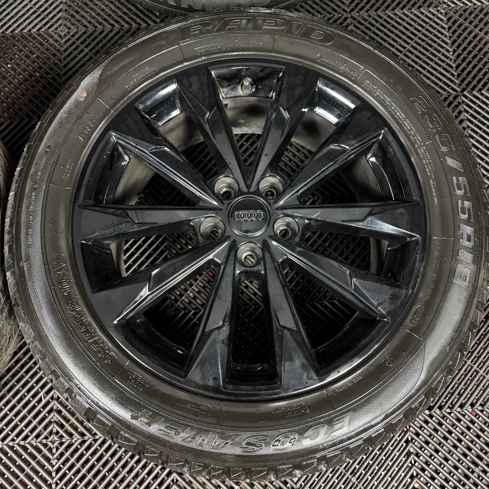 18'' GENUINE AUDI Q3 10 SPOKE ALLOY WHEELS TYRE ALLOYS 83A601025G