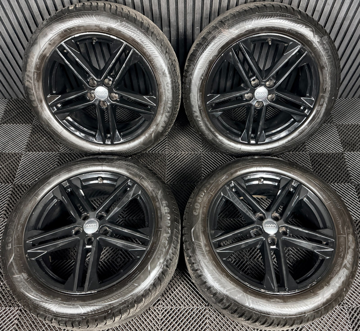 19'' Audi Q5 Black S Line Alloy Wheels Tyres 5X112 80A601025G Genuine