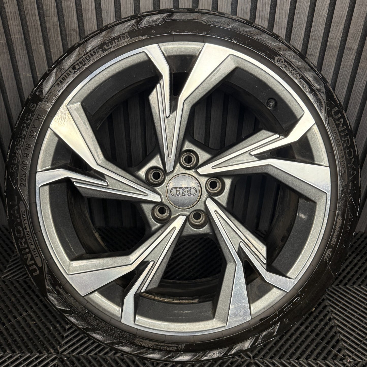 1X 18'' GENUINE AUDI A3 GREY DC ALLOY WHEEL TYRE 8Y0601025H SINGLE SPARE