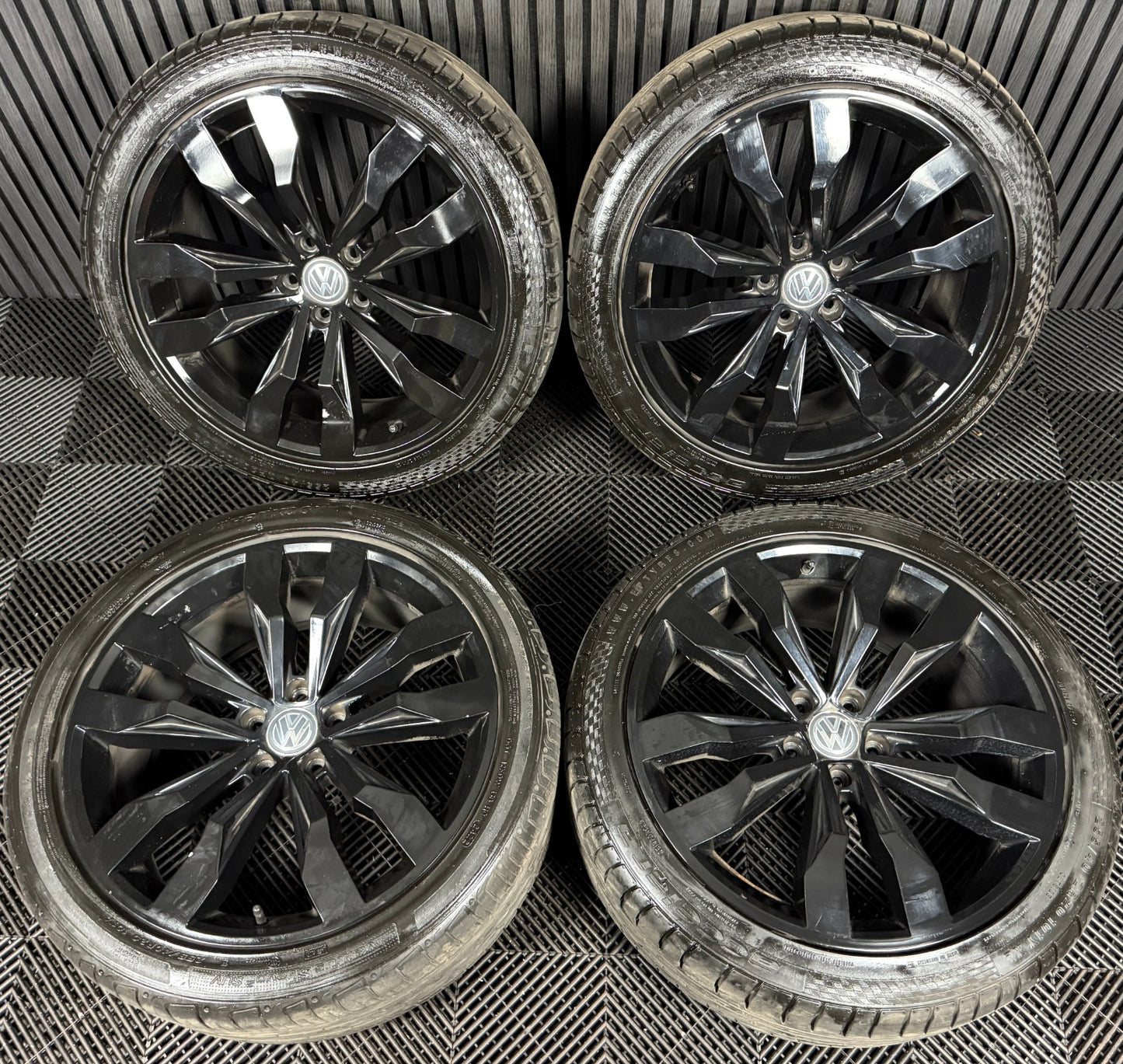 20'' GENUINE VW TIGUAN R LINE SUZUKA BLACK ALLOY WHEELS TYRES ALLOYS 5NA601025G