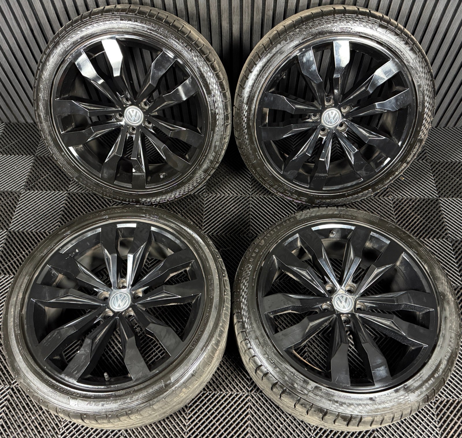 20'' GENUINE VW TIGUAN R LINE SUZUKA BLACK ALLOY WHEELS TYRES ALLOYS 5NA601025G