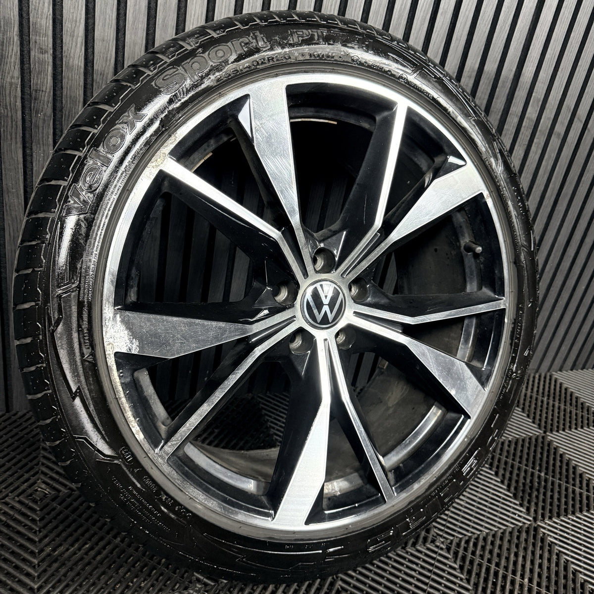 1X 20'' VW Tiguan Misano R Line 5NA601025AH Black DC Alloy Tyre Wheel Genuine
