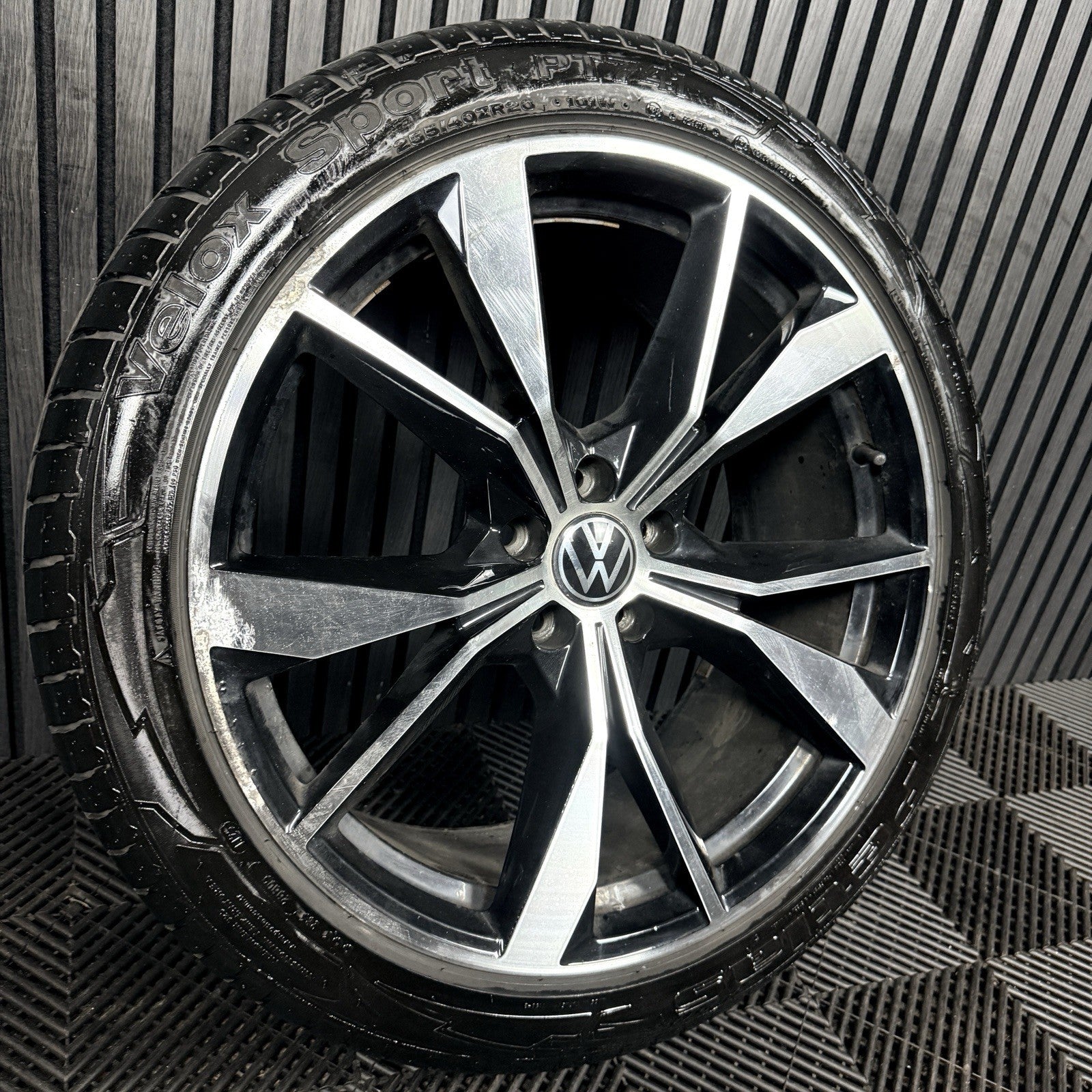 1X 20'' VW Tiguan Misano R Line 5NA601025AH Black DC Alloy Tyre Wheel Genuine