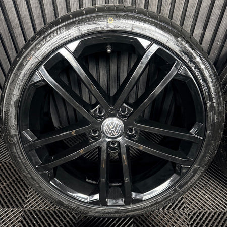 18" VW Golf Nogaro Black GTD GTI GT Mk7 Alloy Wheel Tyres 5G0601025AQ Genuine
