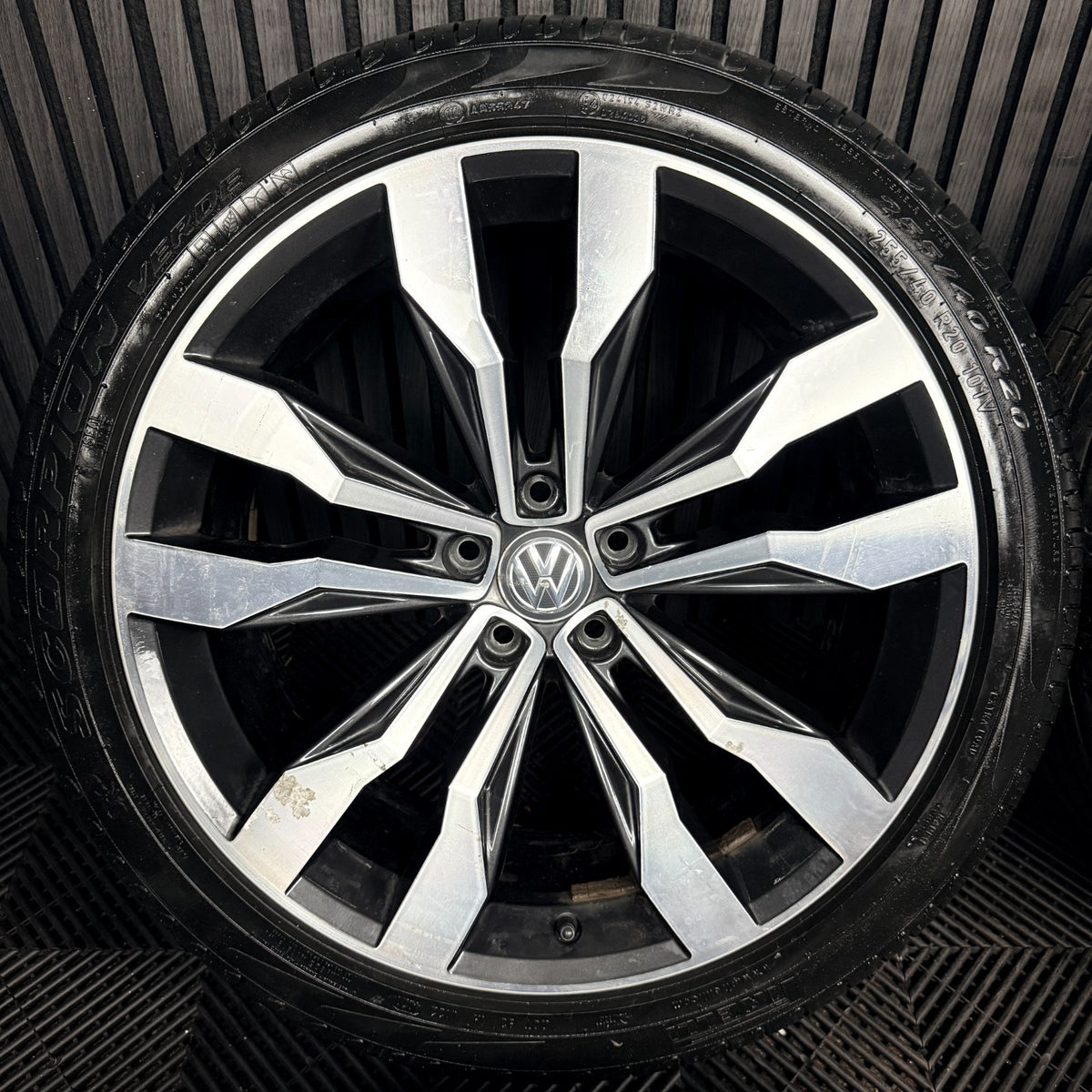 20'' VW Tiguan R Line Suzuka Grey Dc Alloy Wheels Tyre Alloys 5NA601025G Genuine