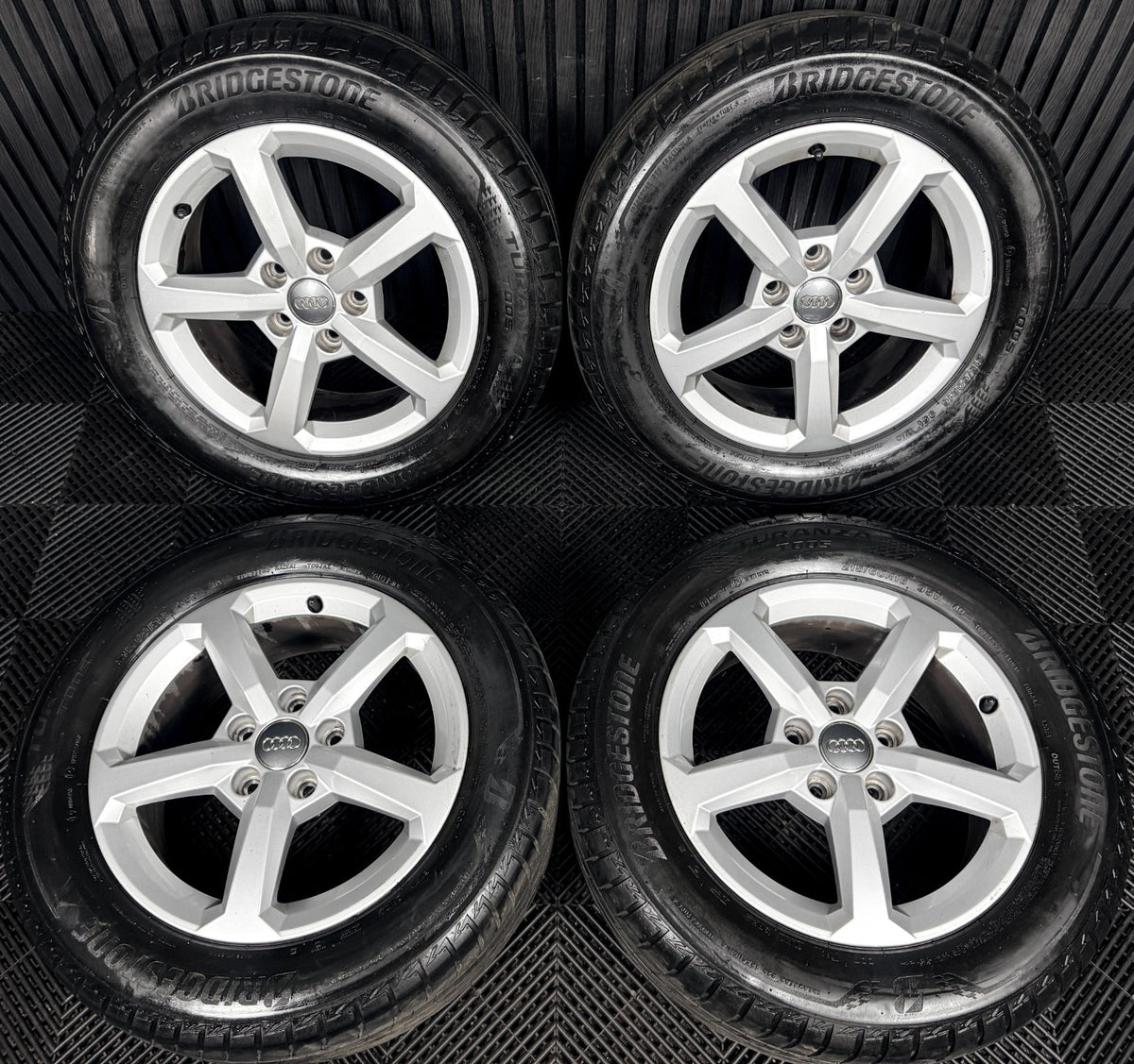 17'' GENUINE AUDI Q2 5 SPOKE ALLOY WHEELS TYRES ALLOYS 81A601025