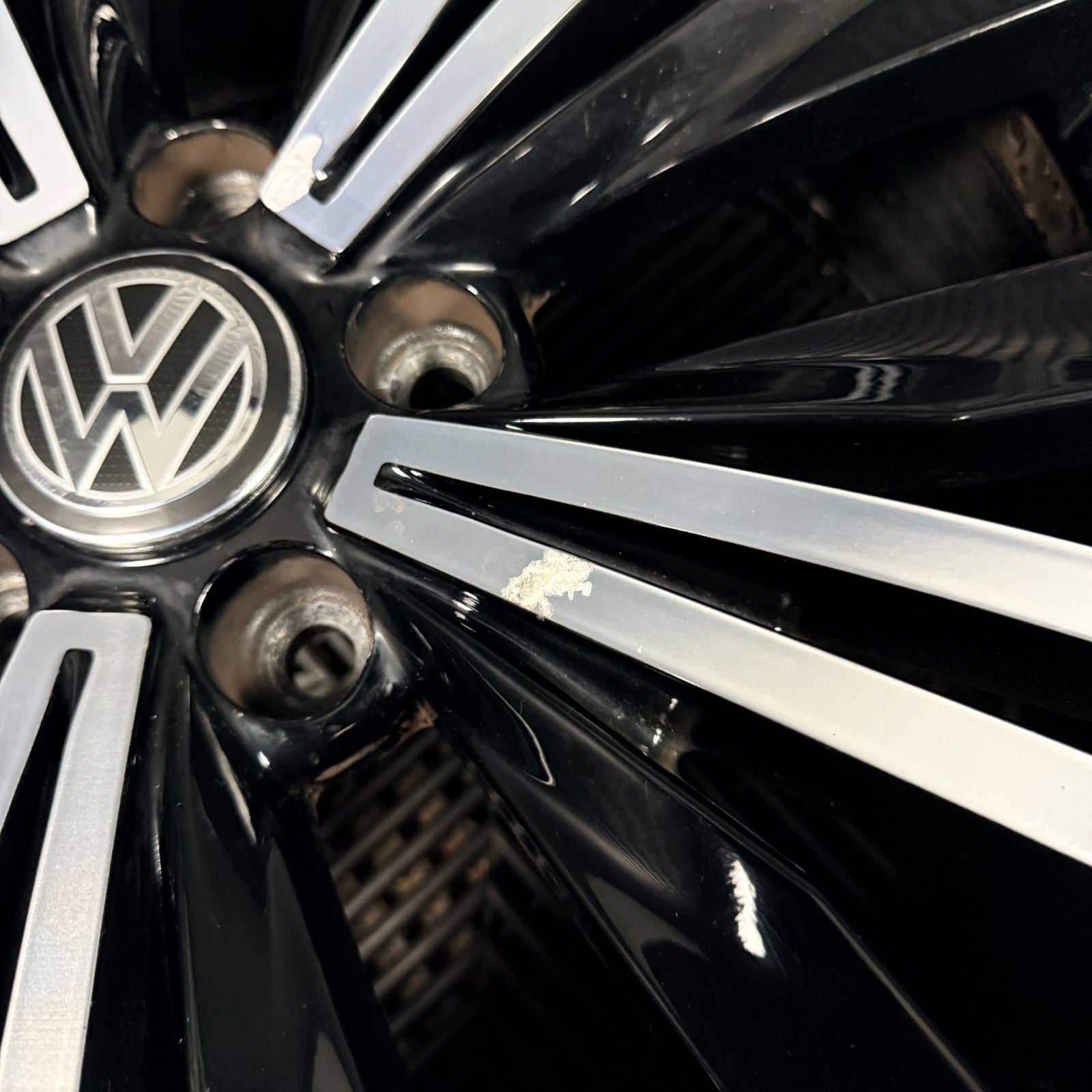 18'' Vw Tiguan Patagonia Mk2 Alloy Wheels Tyres Alloys 5NA601025C Genuine