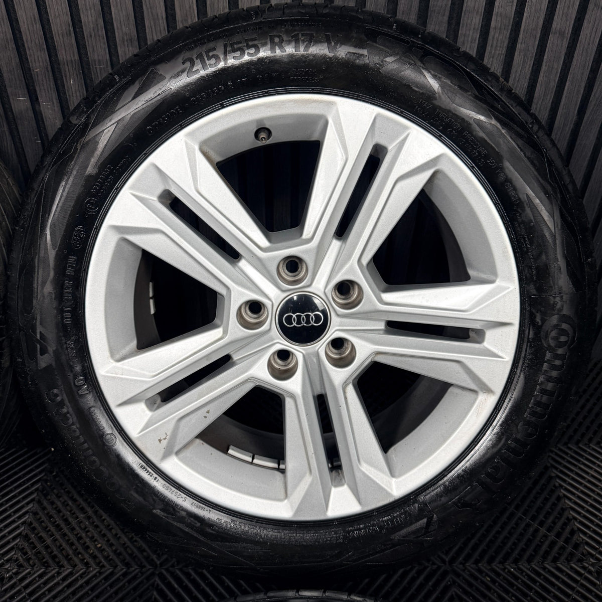 17'' Audi Q2 5 Double Spoke Alloy Wheels Tyres Alloys 81A601025AJ Genuine