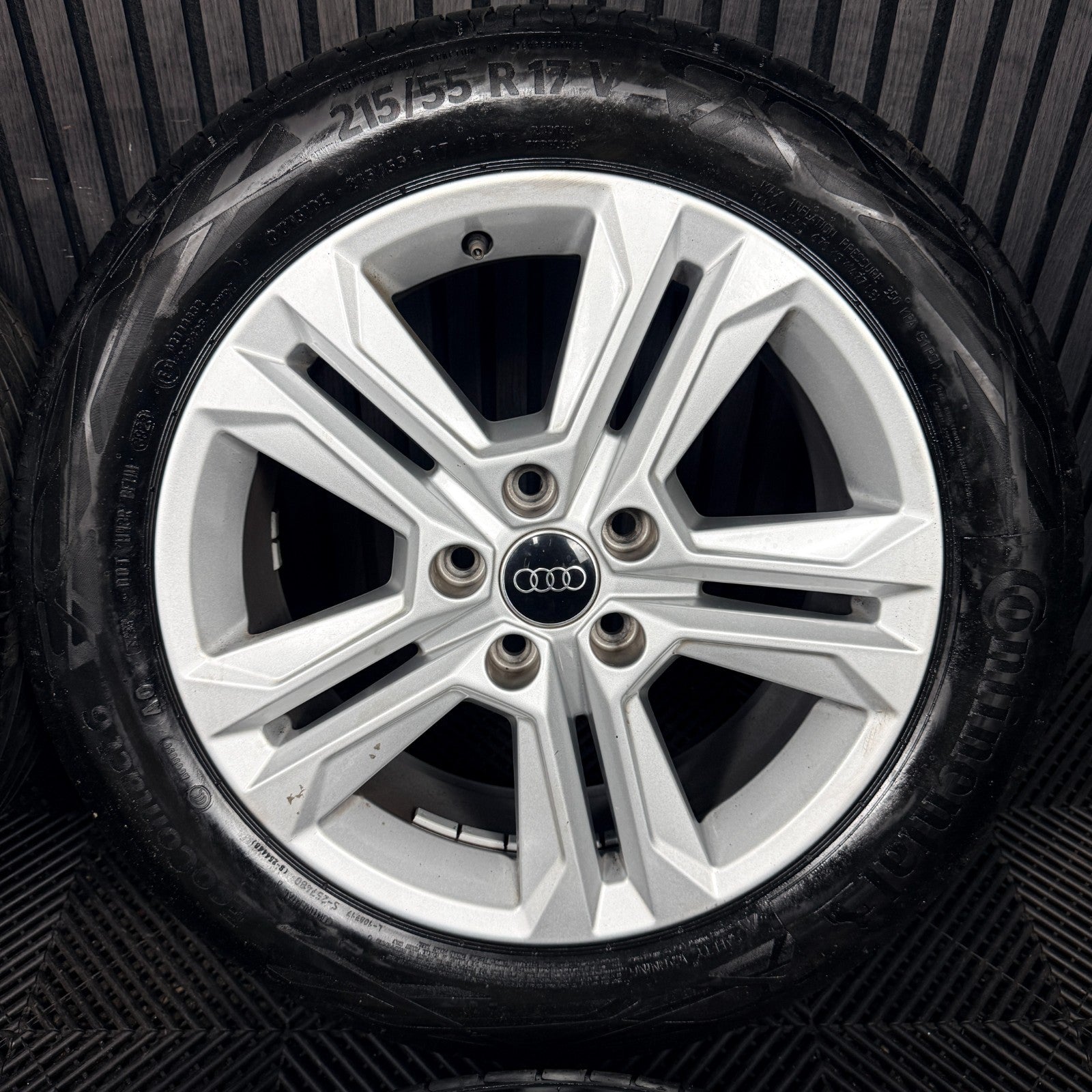 17'' Audi Q2 5 Double Spoke Alloy Wheels Tyres Alloys 81A601025AJ Genuine