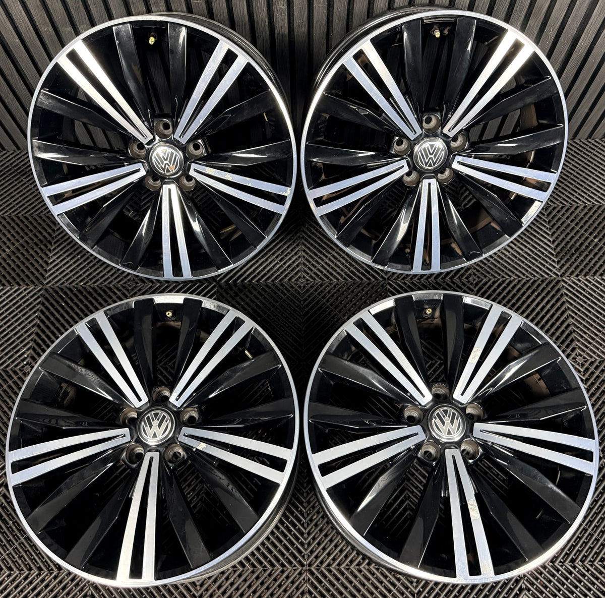 18'' Vw Tiguan Patagonia Mk2 Alloy Wheels Tyres Alloys 5NA601025C Genuine