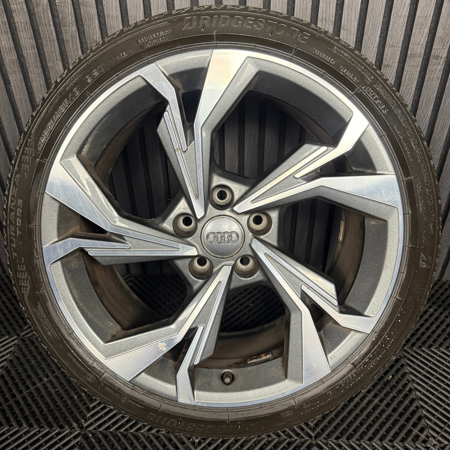 1X 18'' GENUINE AUDI A3 GREY DC ALLOY WHEEL TYRE 8Y0601025H SINGLE SPARE