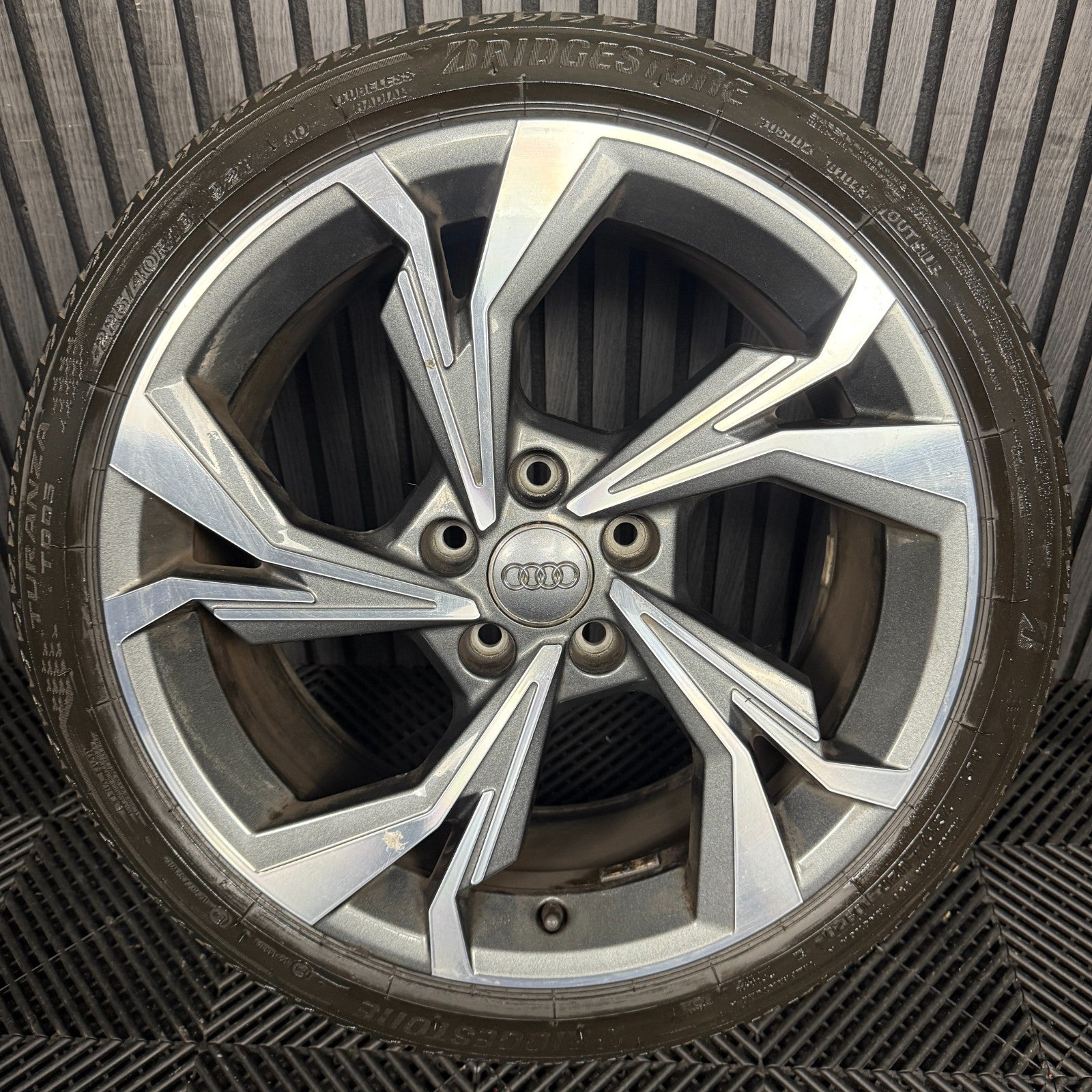 1X 18'' GENUINE AUDI A3 GREY DC ALLOY WHEEL TYRE 8Y0601025H SINGLE SPARE