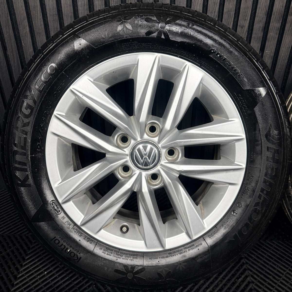 15'' VW Caddy Mk4 Mk3 Caloundra Silver Alloys Wheels Tyres 2K5601025L Genuine