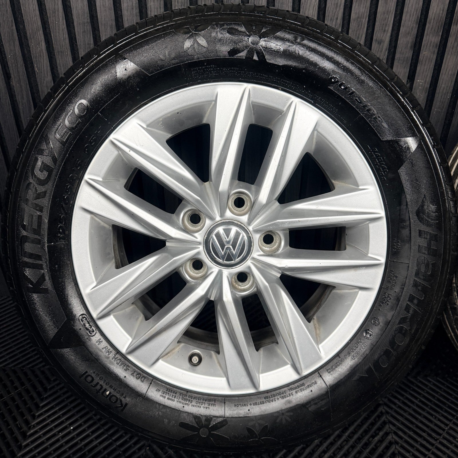 15'' VW Caddy Mk4 Mk3 Caloundra Silver Alloys Wheels Tyres 2K5601025L Genuine