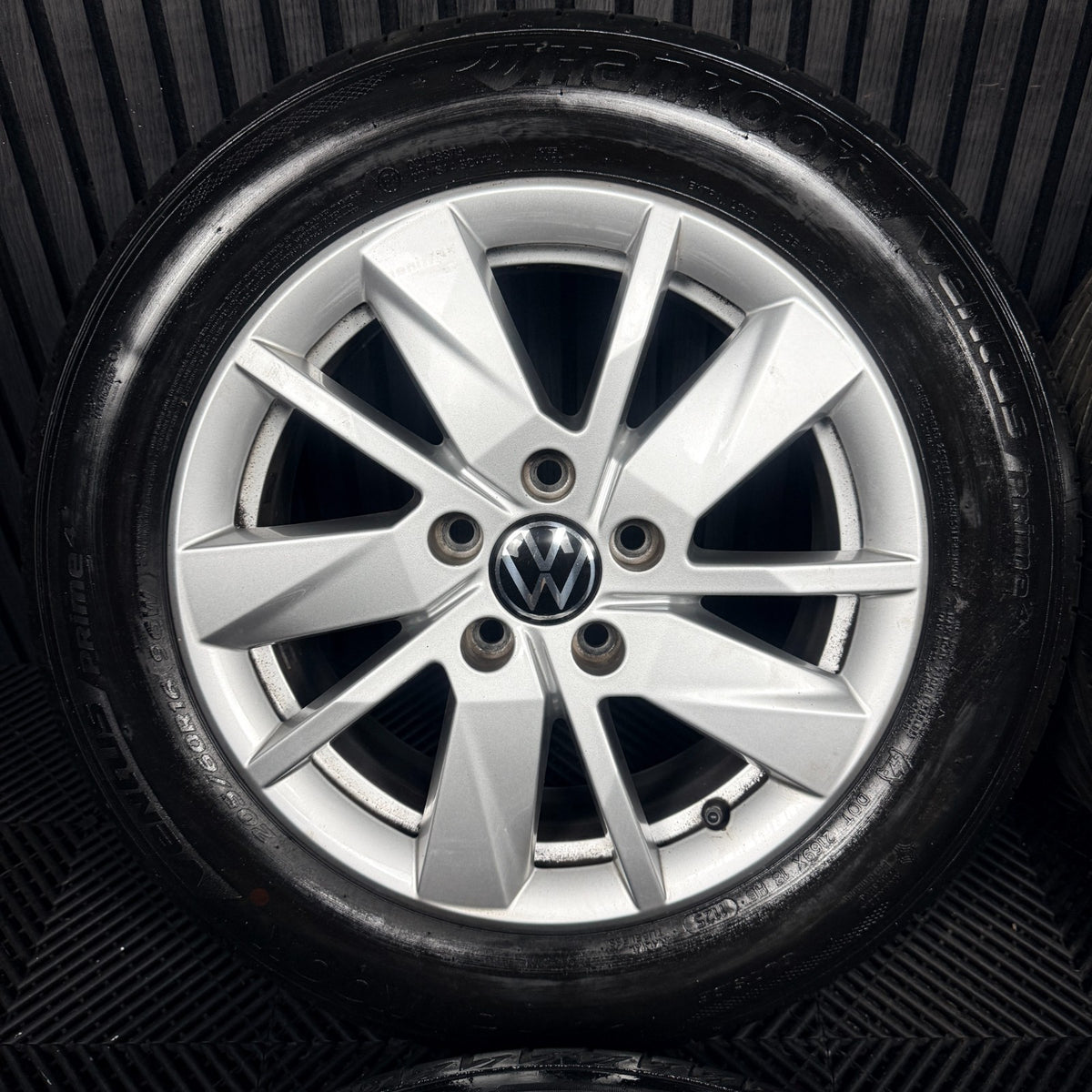 16'' VW Caddy Mk5 Vienna Silver Alloys Wheels Tyres 2K7601025 Genuine