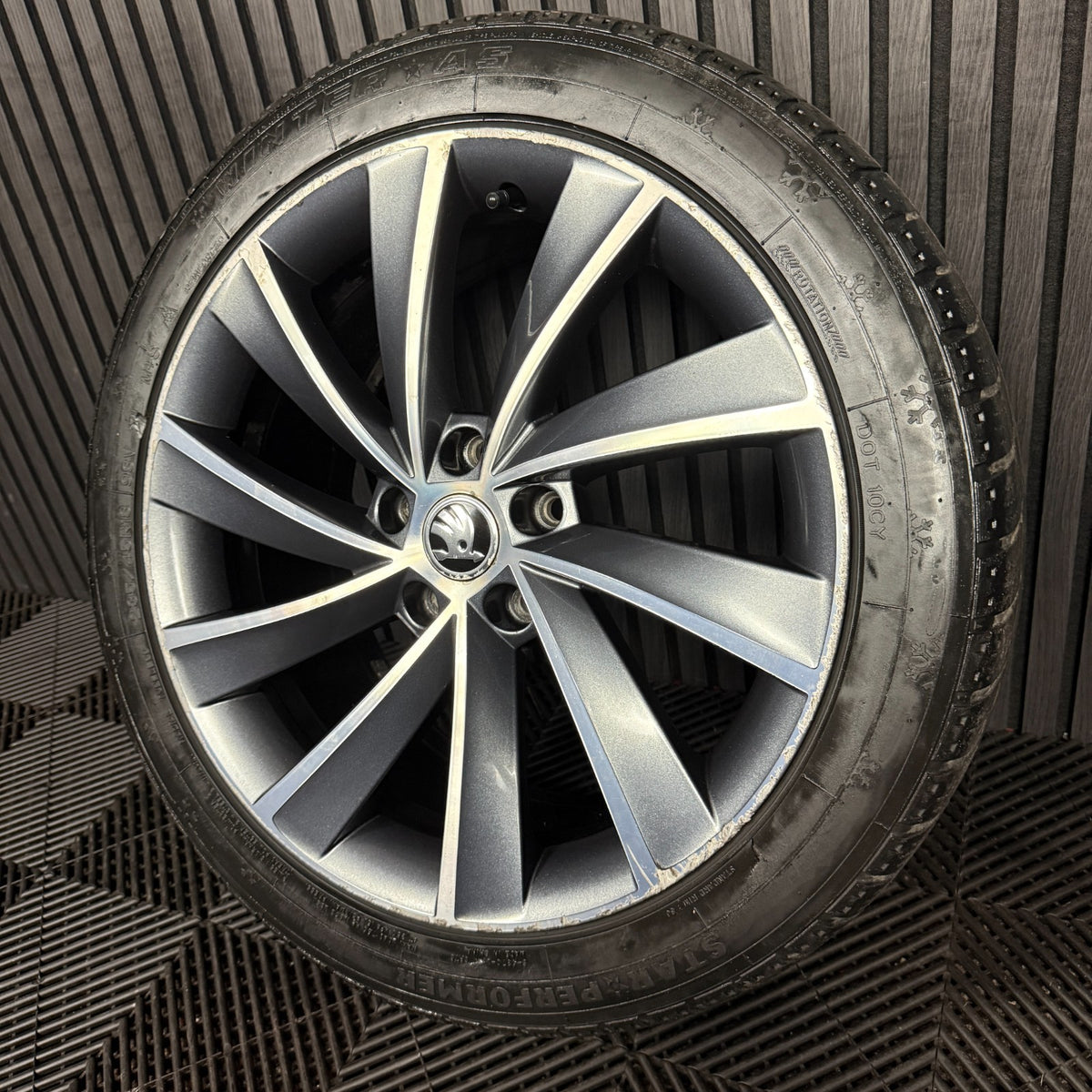 1X 18'' GENUINE SKODA SUPURB MK3 3V TYRE ALLOY WHEEL 3V0601025L SPARE