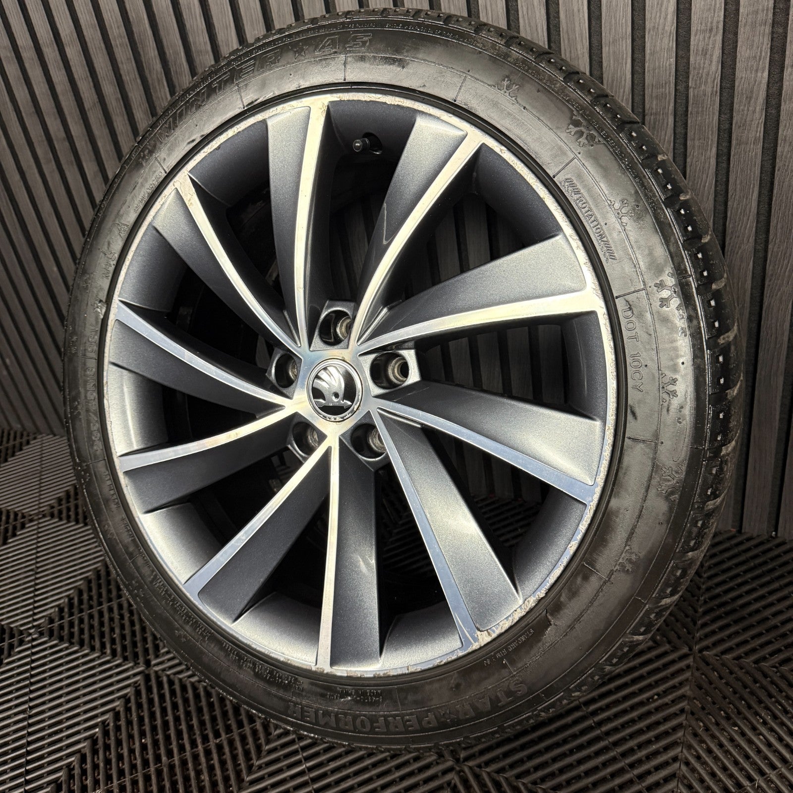 1X 18'' GENUINE SKODA SUPURB MK3 3V TYRE ALLOY WHEEL 3V0601025L SPARE