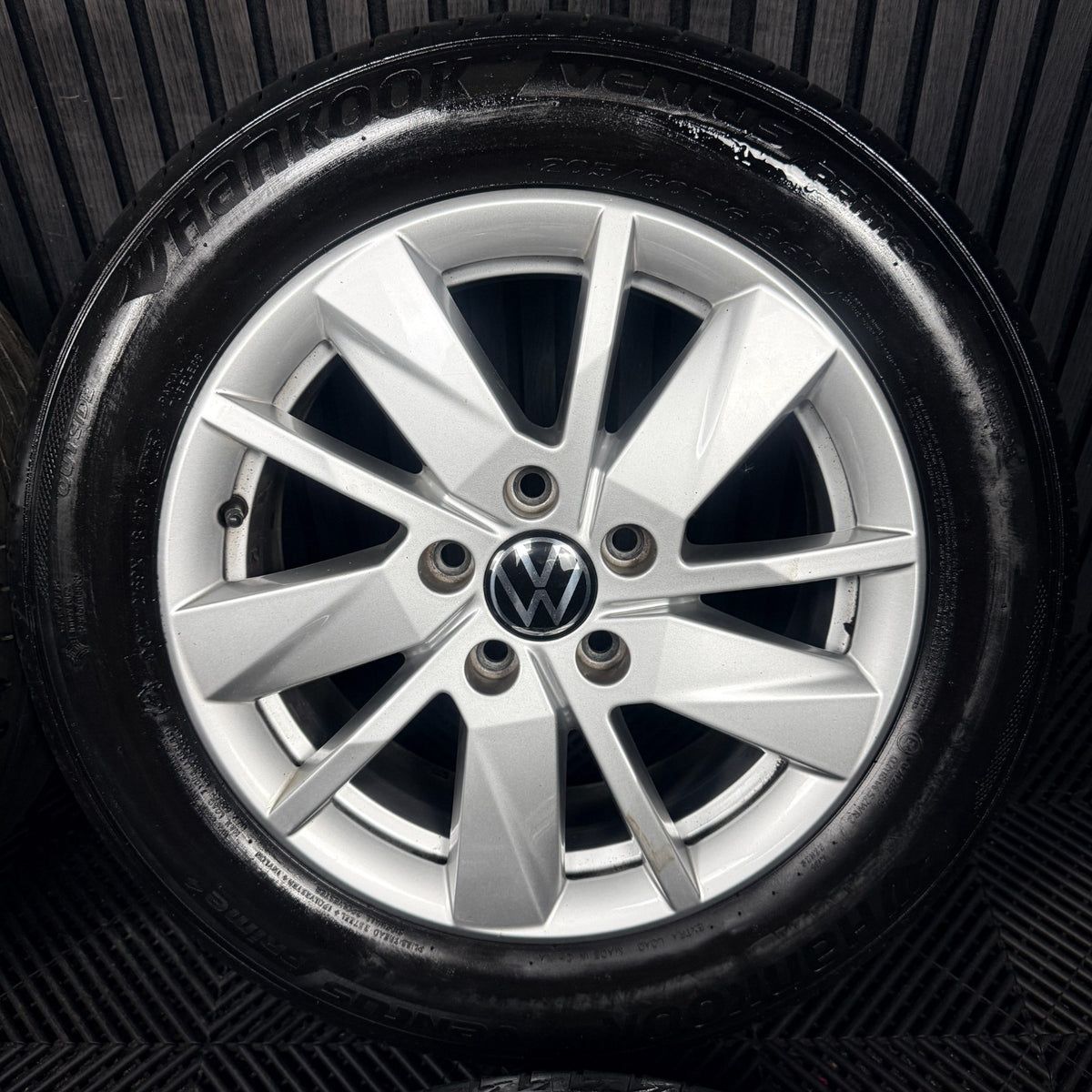 16'' VW Caddy Mk5 Vienna Silver Alloys Wheels Tyres 2K7601025 Genuine