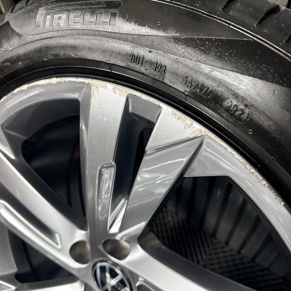 19'' VW Tiguan R Line Valencia Grey Alloy Wheels Tyre Alloys 5NA601025AG Genuine