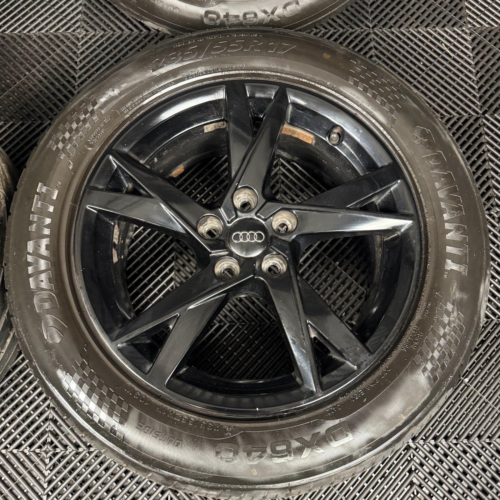 17'' GENUINE AUDI Q3 5 Y SPOKE BLACK TIGUAN ALLOY WHEELS TYRES ALLOYS