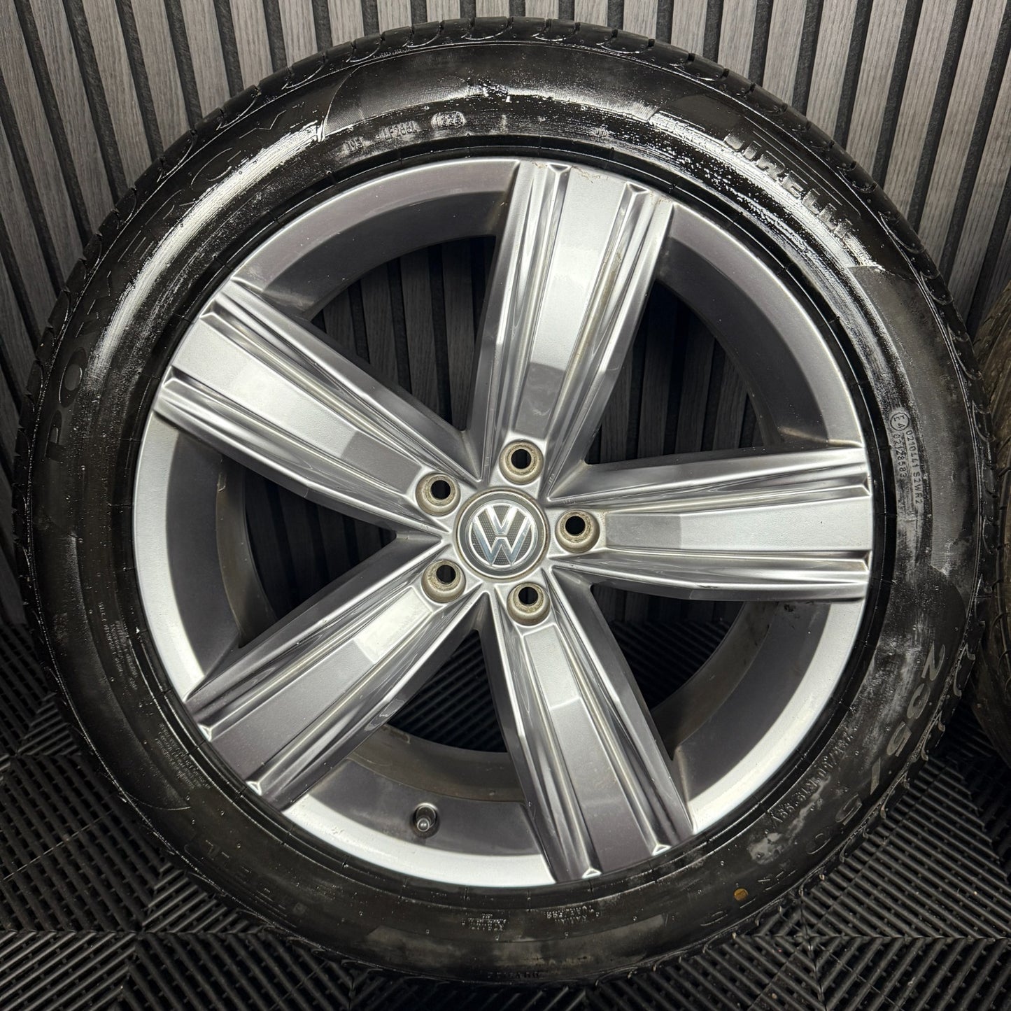 19'' GENUINE VW TIGUAN VICTORIA MK2 ALLOY WHEELS TYRES ALLOYS 5NA601025C