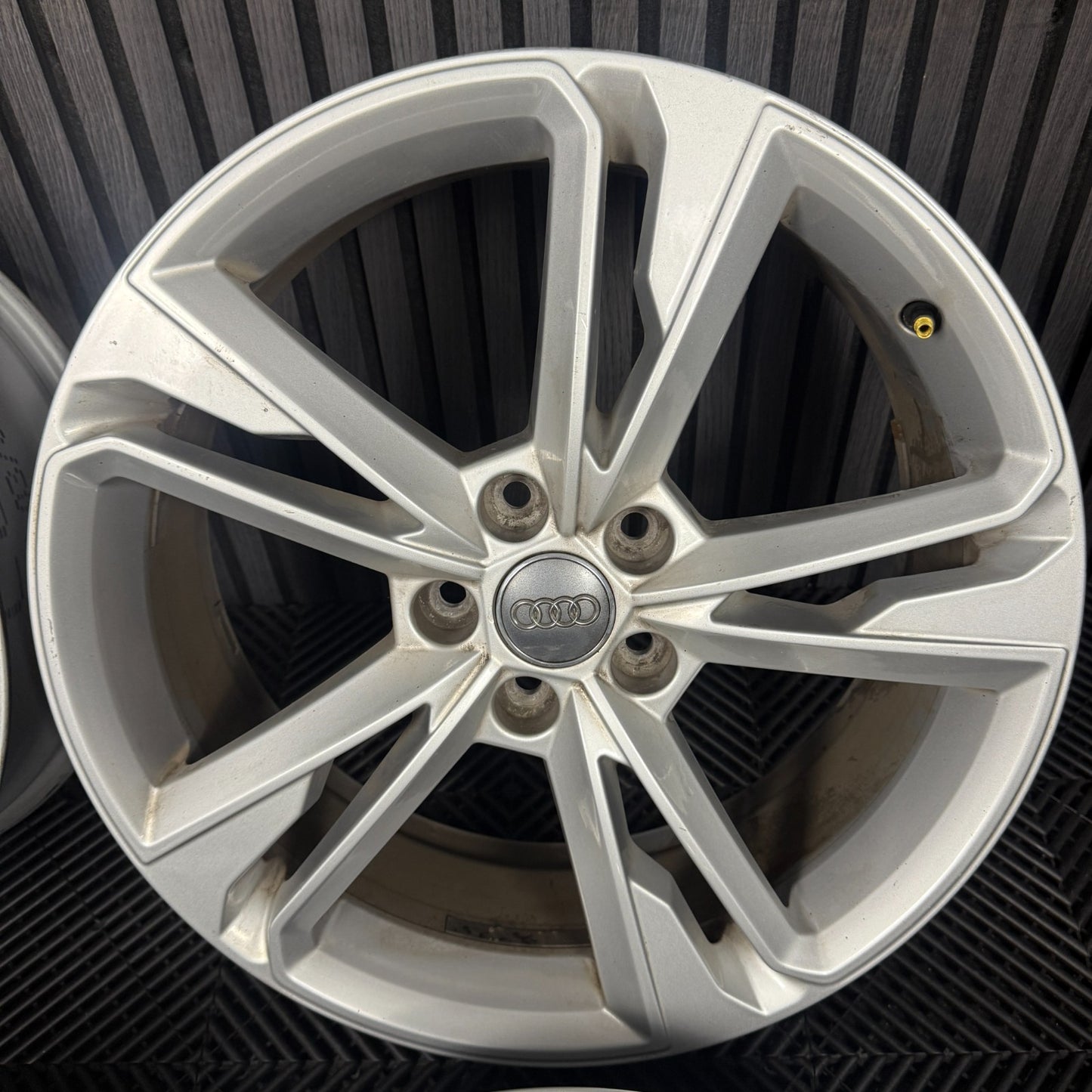 19'' GENUINE AUDI Q3 S LINE 5 DOUBLE SPOKE ALLOY WHEELS ALLOYS 83A601025M
