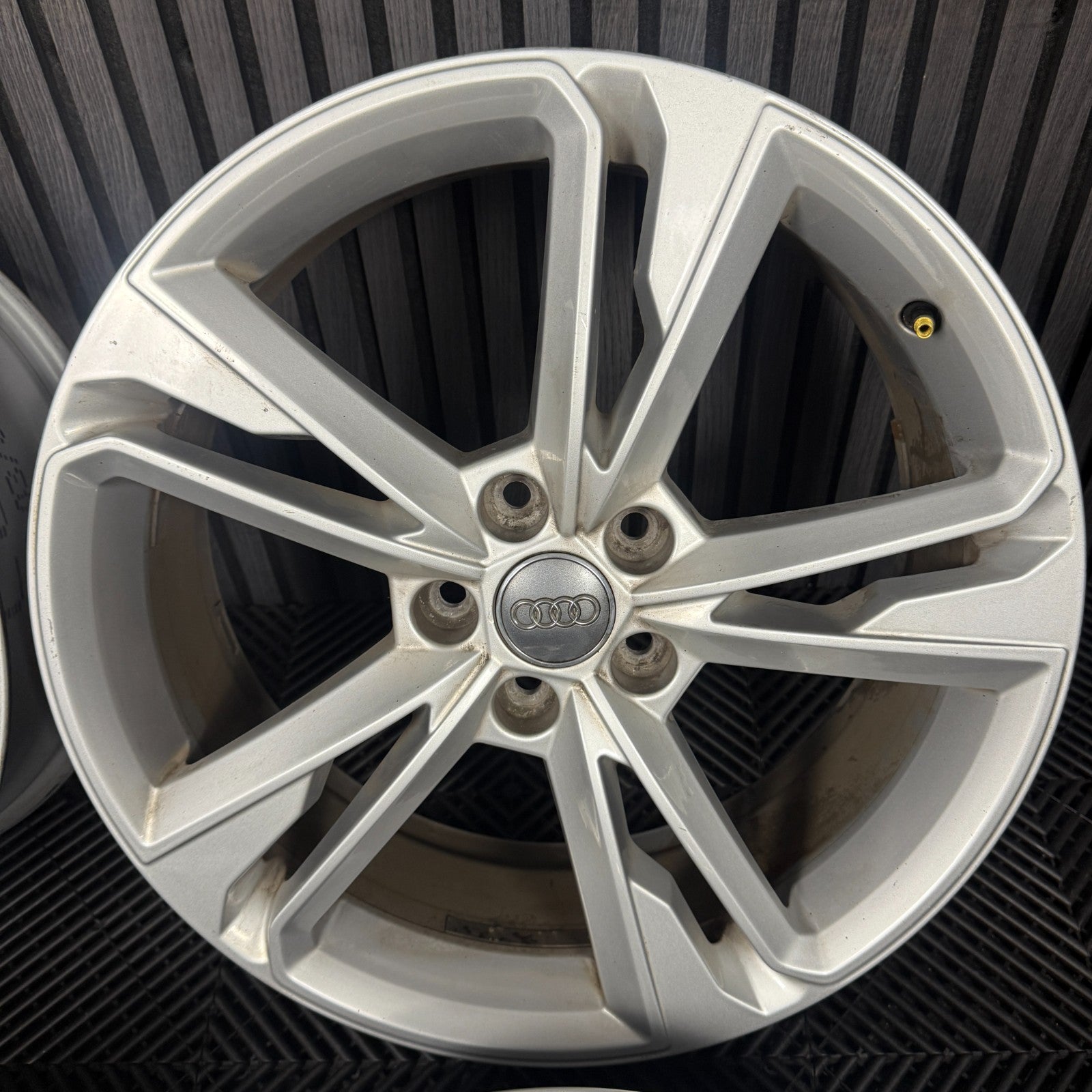 19'' GENUINE AUDI Q3 S LINE 5 DOUBLE SPOKE ALLOY WHEELS ALLOYS 83A601025M