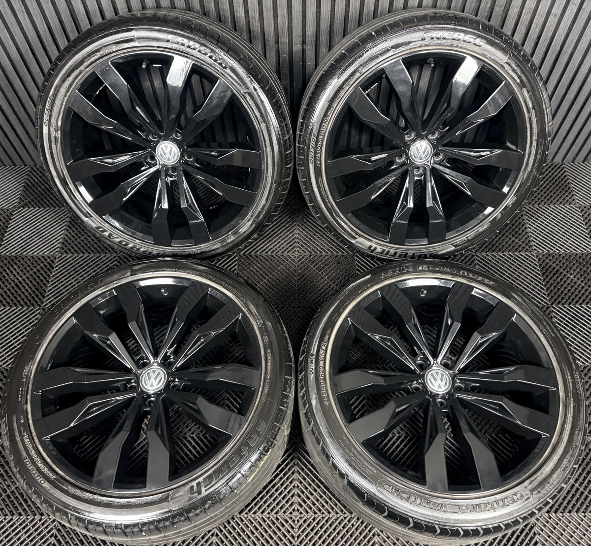 20'' VW Tiguan R Line Suzuka Black Alloy Wheels Tyre Alloys 5NA601025G Genuine