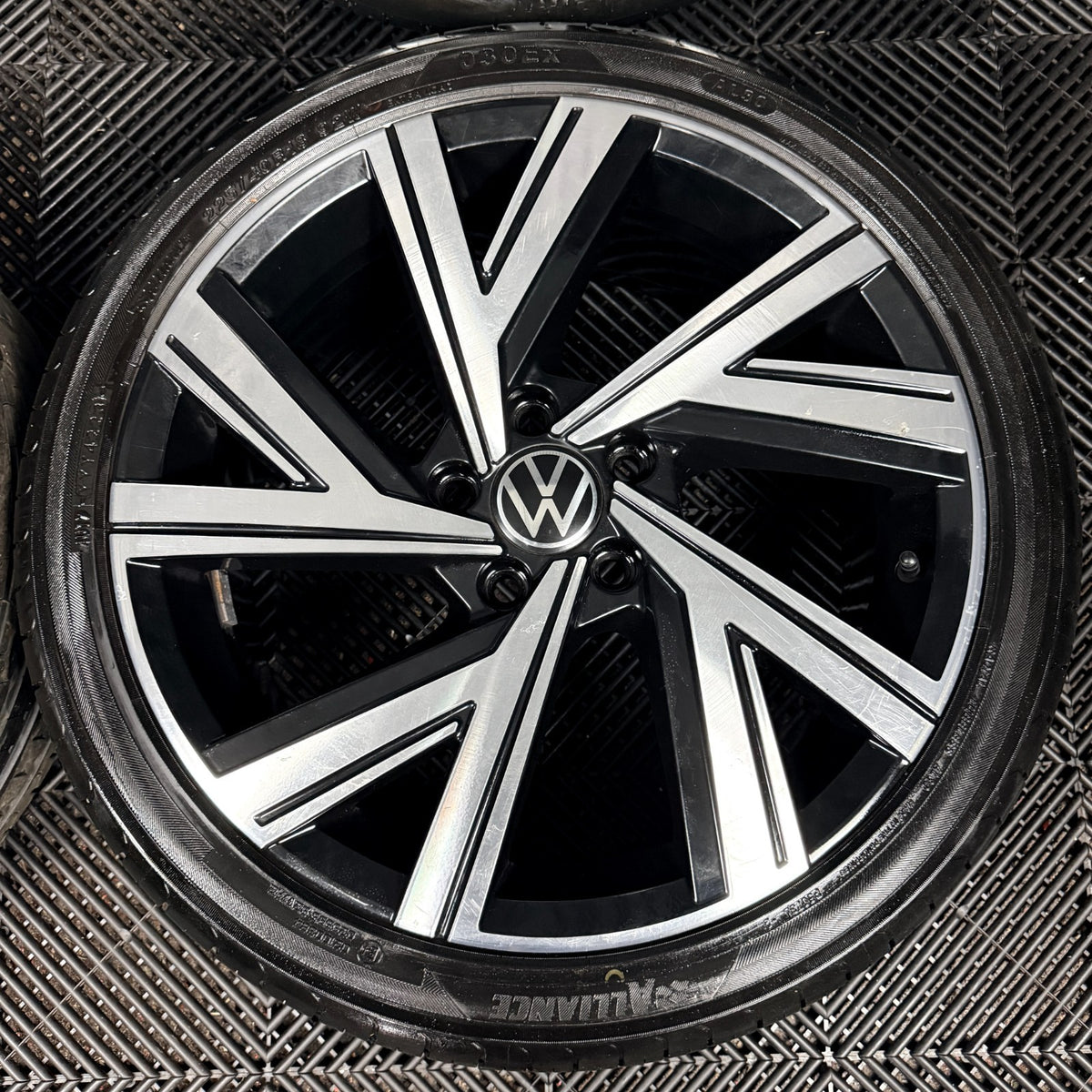 18" VW Golf GTD Mk8 R Line GT GTI Bergamo Wheels Tyres Alloys 5H0601025M Genuine