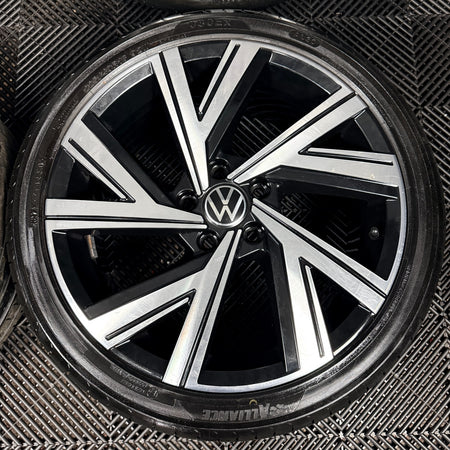 18" VW Golf GTD Mk8 R Line GT GTI Bergamo Wheels Tyres Alloys 5H0601025M Genuine