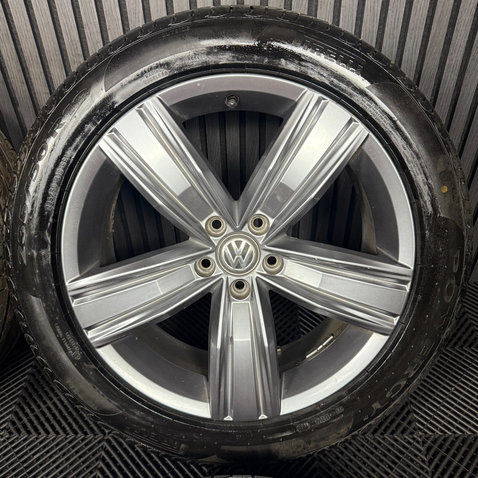 19'' GENUINE VW TIGUAN VICTORIA MK2 ALLOY WHEELS TYRES ALLOYS 5NA601025C