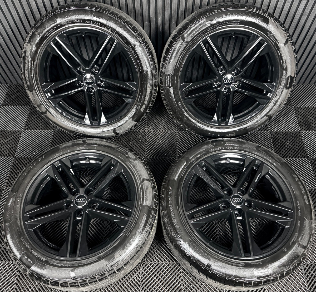19'' Audi Q5 Black S Line Alloy Wheels Tyres 5X112 80A601025G Genuine