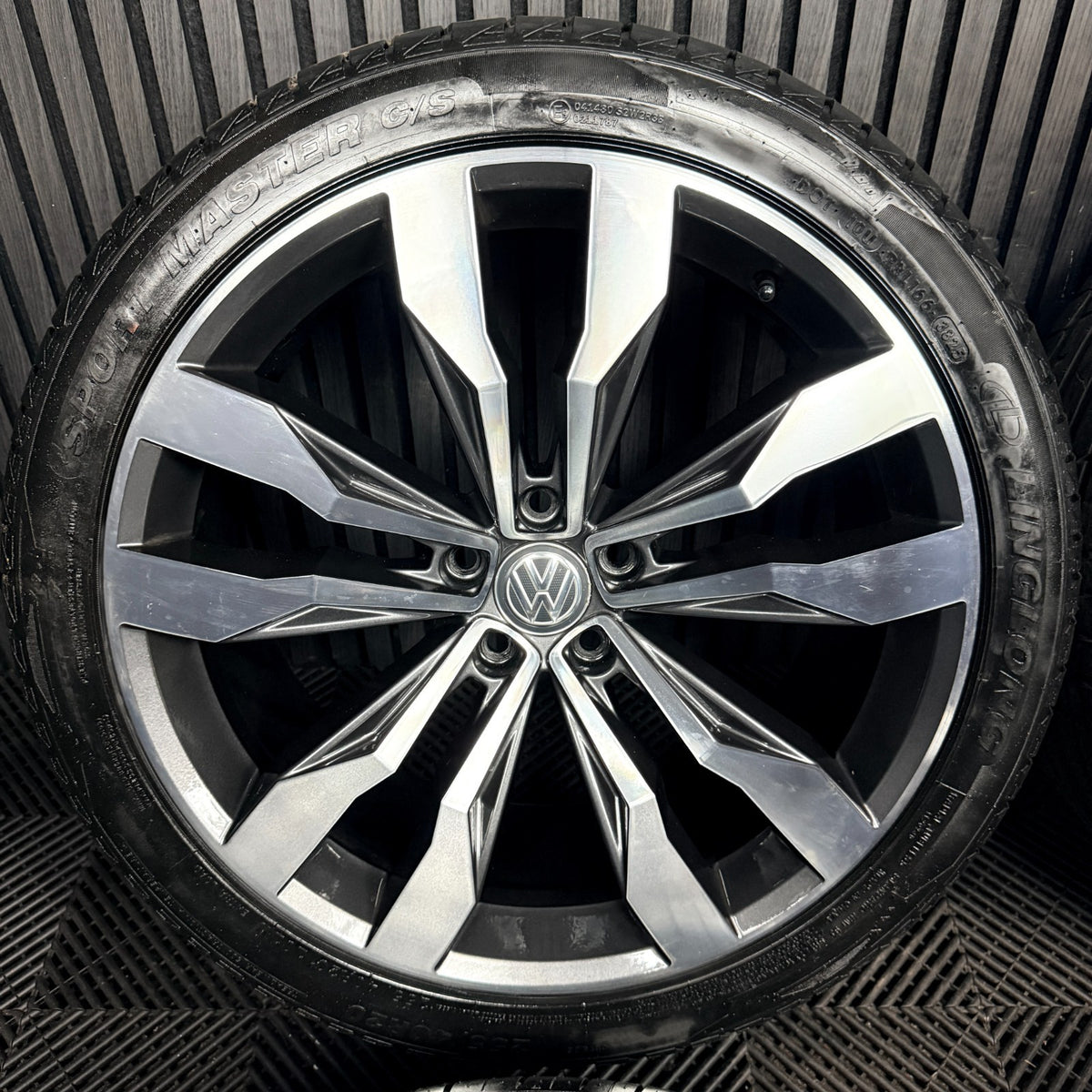 20'' VW Tiguan R Line Suzuka Grey Dc Alloy Wheels Tyre Alloys 5NA601025G Genuine