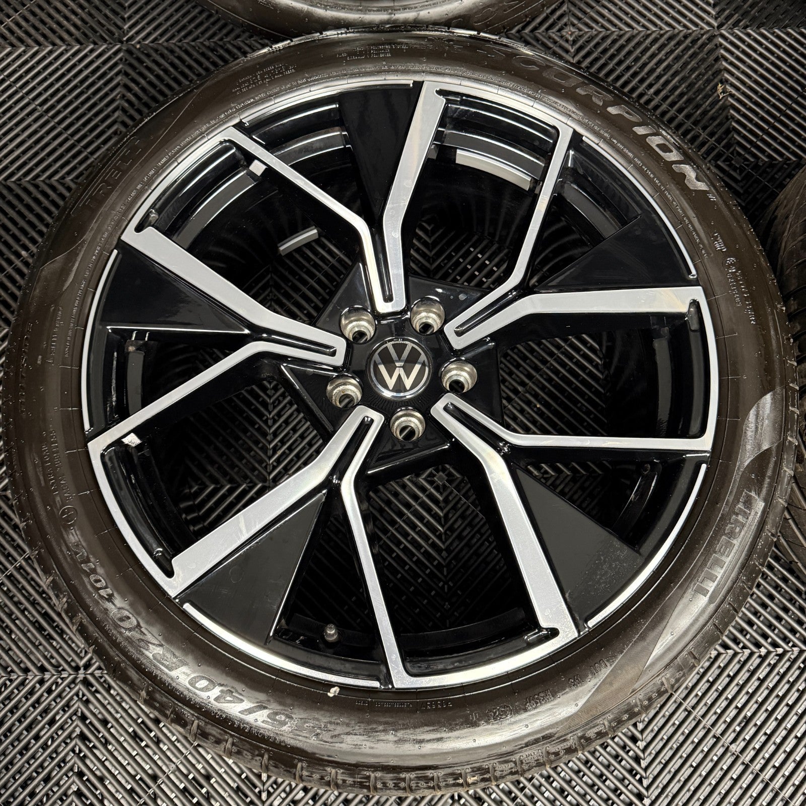 20" GENUINE VW TIGUAN R LINE LEEDS BLACK DC ALLOY WHEELS TYRES ALLOYS 571601025F