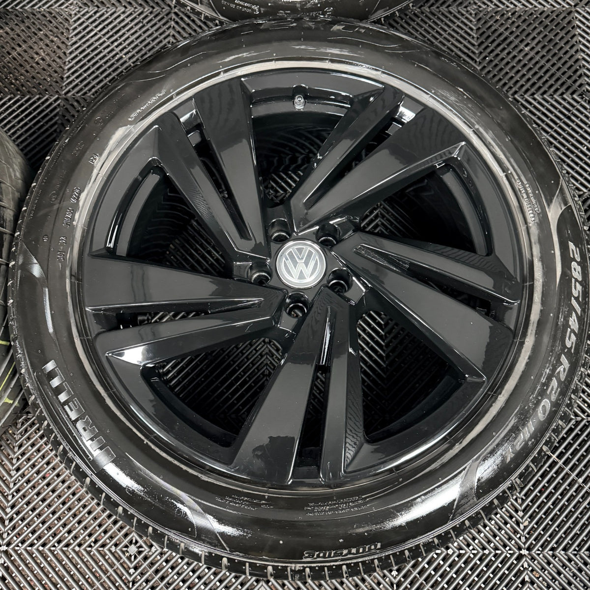 20'' VW Touareg Nevada Black Alloy Wheels Alloys Tyres Q7 760601025S Genuine