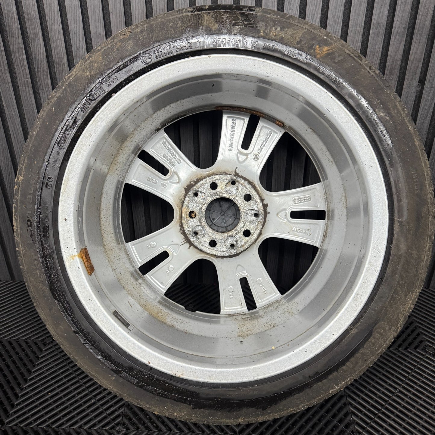 1X 17'' GENUINE MERCEDES A B CLASS CLA SILVER ALLOY WHEEL TYRE A2464011400