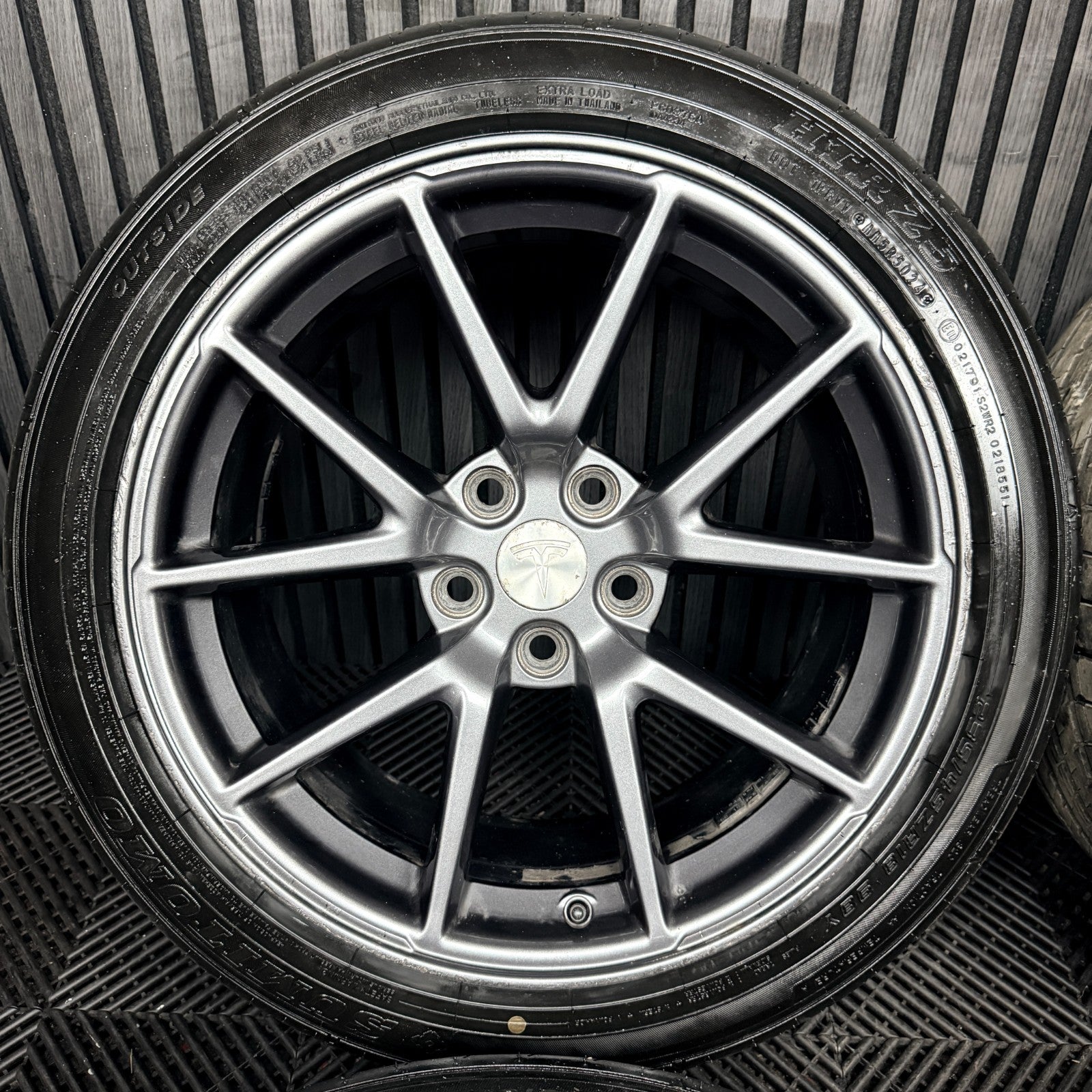 18'' Tesla Model 3 Grey Alloys Wheels Tyres 5X114.3 1044261-00-A Genuine