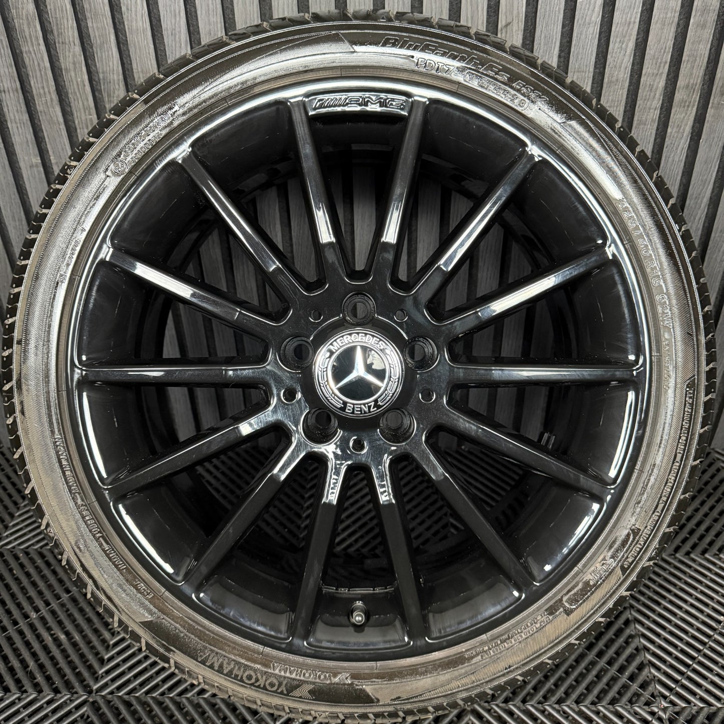 1X 18'' GENUINE AMG MERCEDES A CLASS CLA W176 BLACK ALLOY WHEEL TYRE A1764010200