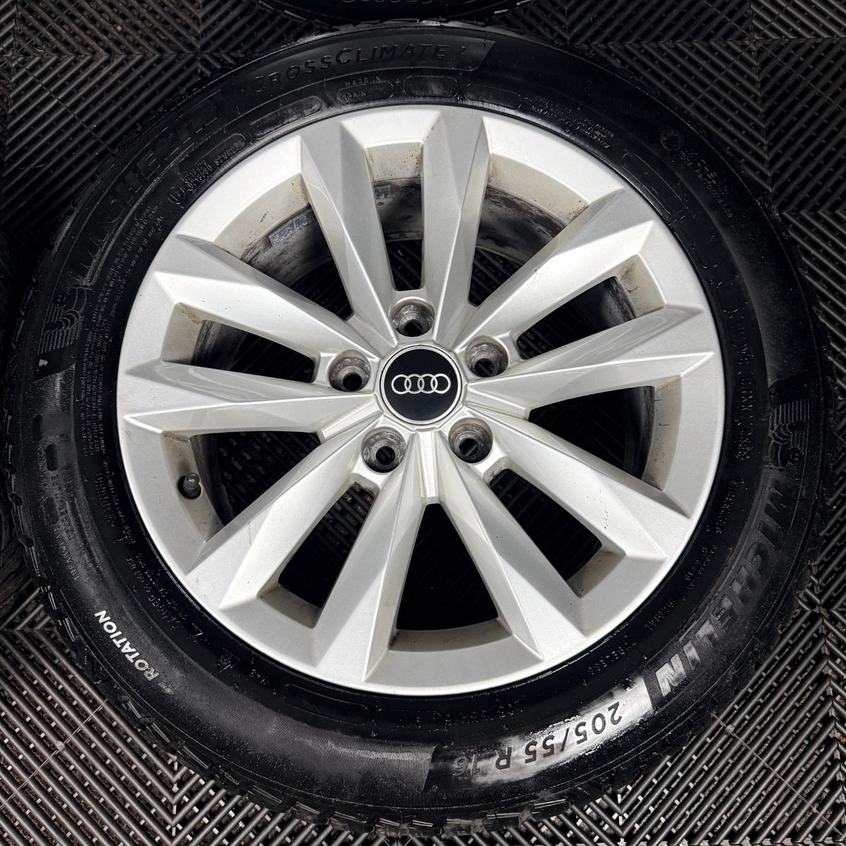 16'' GENUINE AUDI A3 SILVER MULTISPOKE ALLOY WHEELS ALLOYS TYRES 8Y0601025