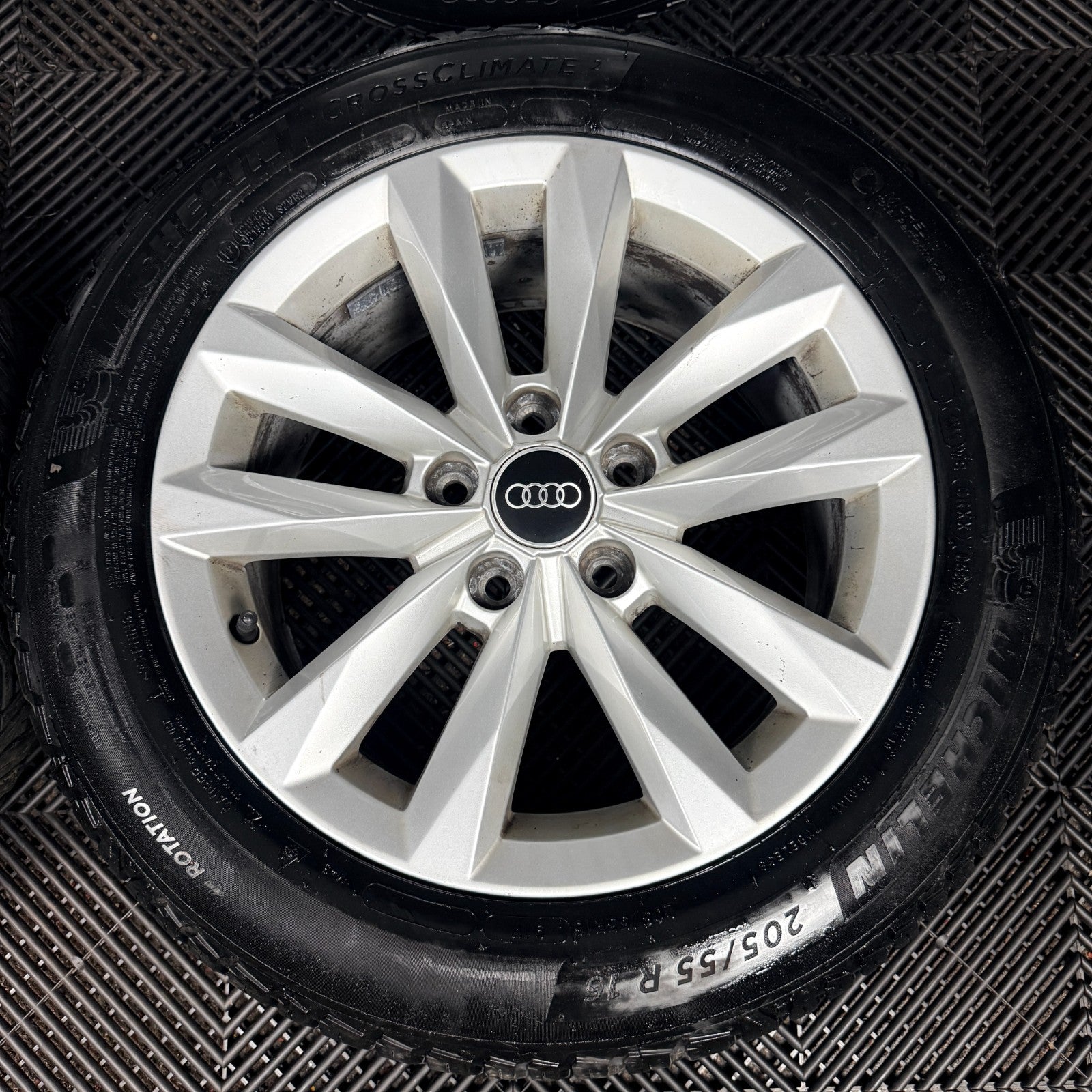 16'' GENUINE AUDI A3 SILVER MULTISPOKE ALLOY WHEELS ALLOYS TYRES 8Y0601025