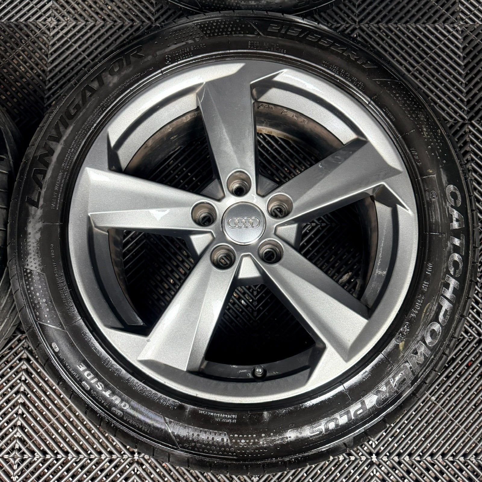 17'' Audi Q2 5 Spoke Grey Alloy Wheels Tyres Alloys 81A601025B Genuine