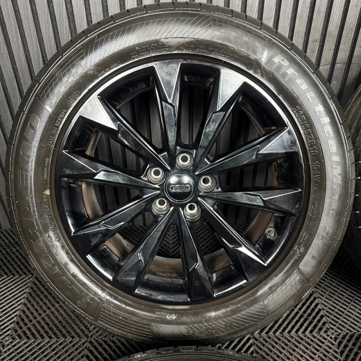 18'' GENUINE AUDI Q3 10 SPOKE ALLOY WHEELS TYRE ALLOYS 83A601025G
