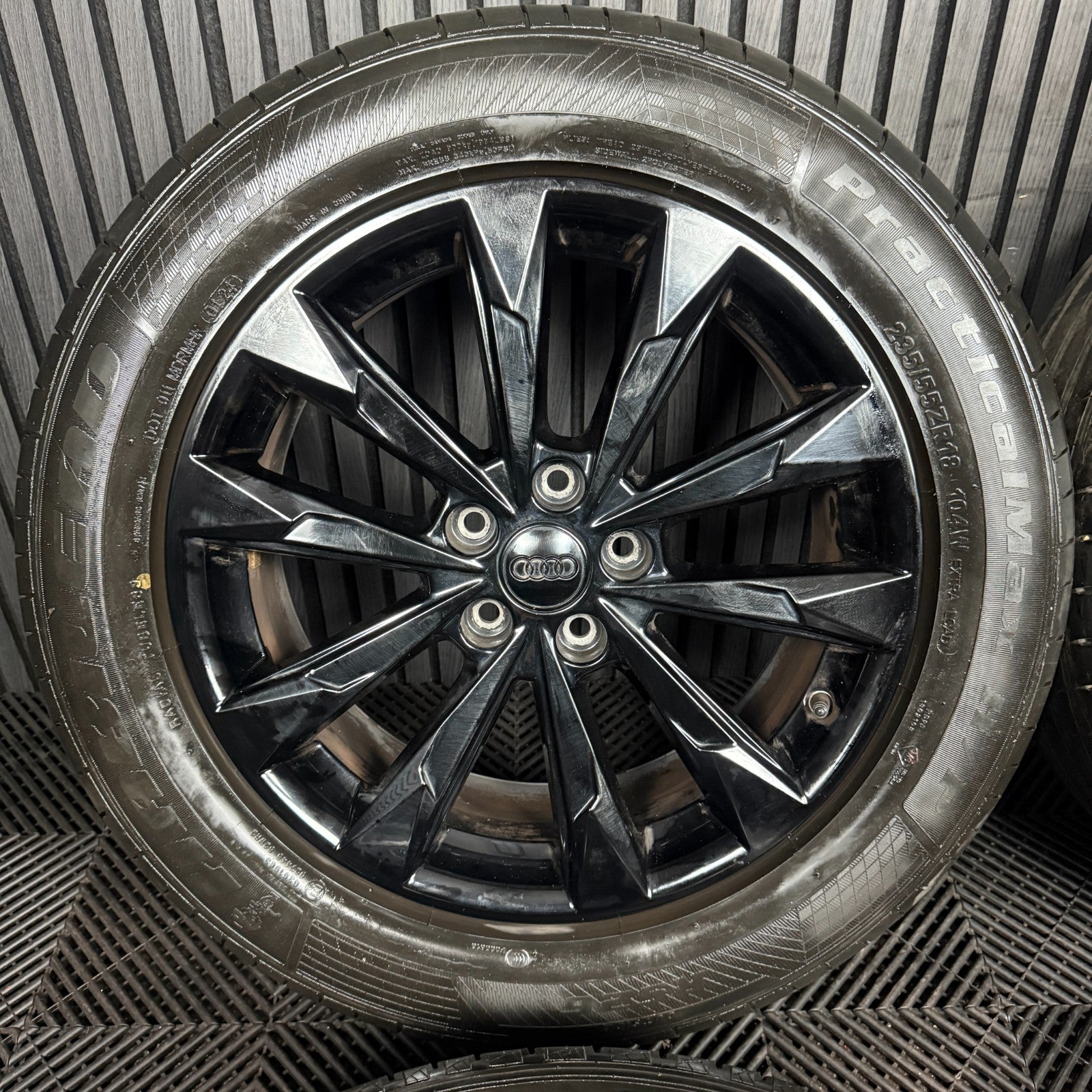 18'' GENUINE AUDI Q3 10 SPOKE ALLOY WHEELS TYRE ALLOYS 83A601025G