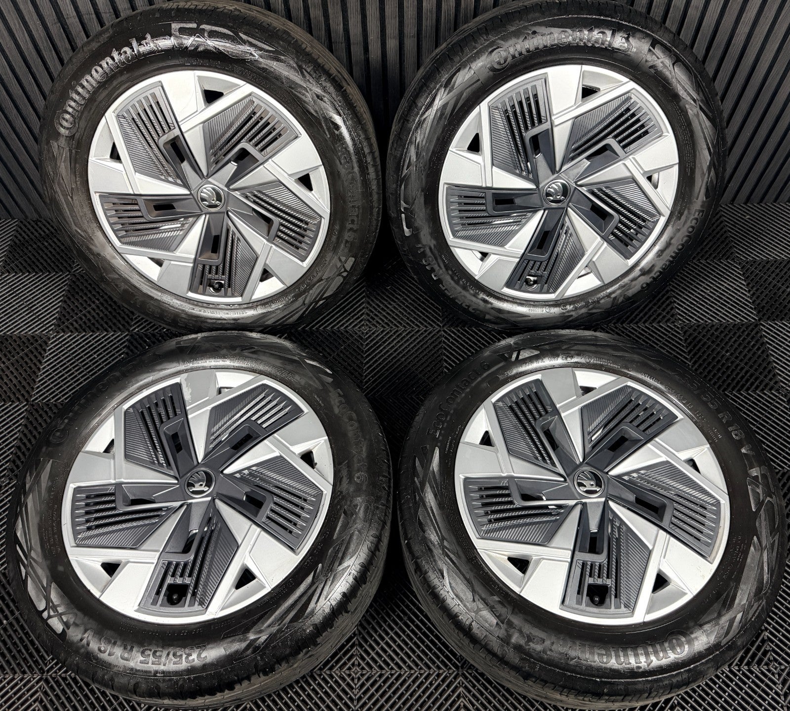 18'' Skoda Kodiaq Alloy Wheels Tyres Plastic Inserts MK2 57H601025 Genuine