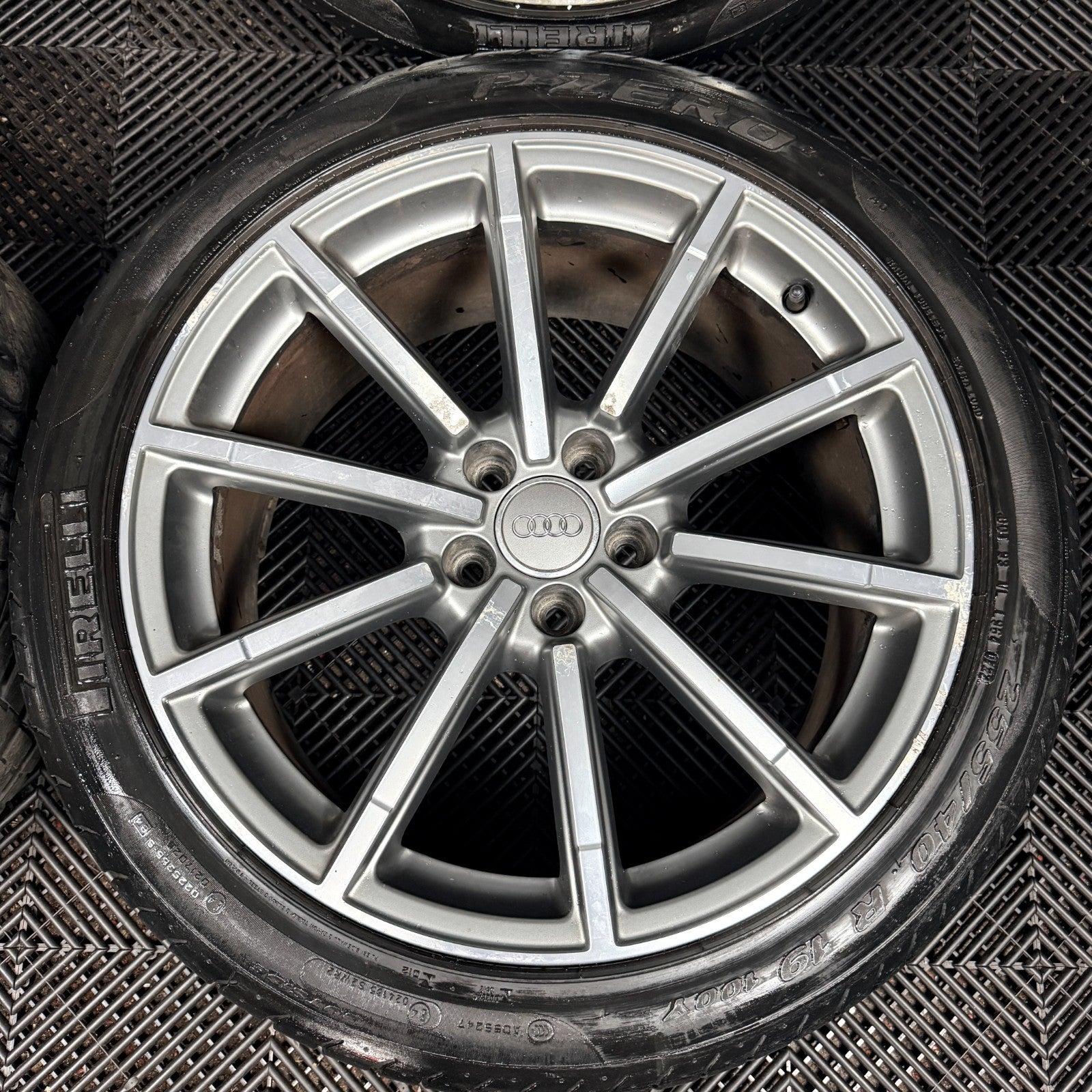19'' Audi Q3 S Line Black Edition Alloy Wheels Tyres Alloys 8U0601025M Genuine