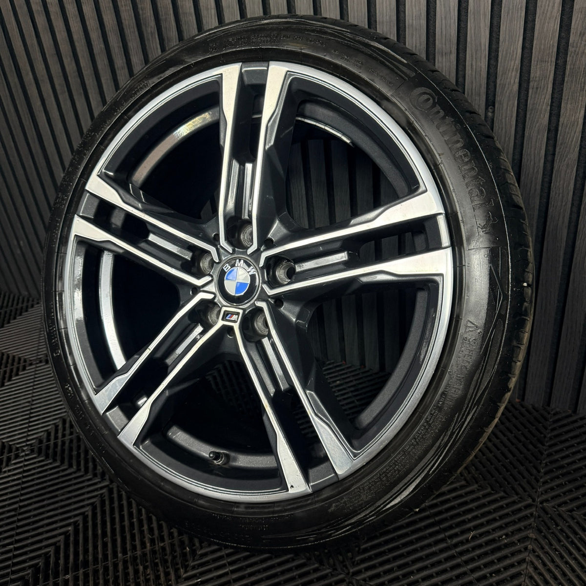 1x 18'' BMW 1 Series 819 M Sport 2 F40 F44 Alloy Wheels Tyre 8092352 Genuine OEM