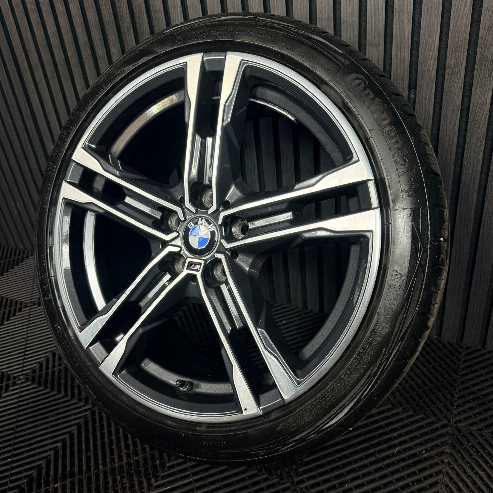 1x 18'' BMW 1 Series 819 M Sport 2 F40 F44 Alloy Wheels Tyre 8092352 Genuine OEM