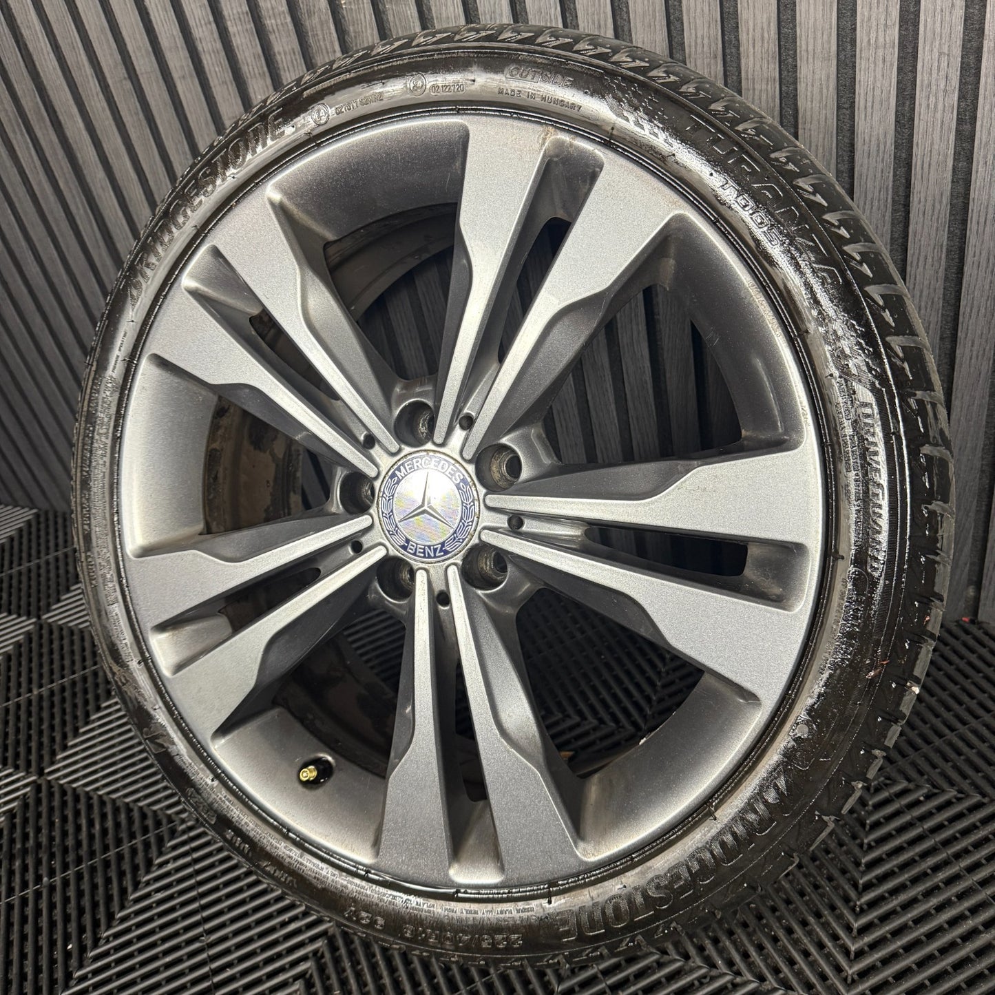 1X 18" GENUINE MERCEDES A CLASS CLA SPORT ALLOY WHEEL TYRE W176 W246 A2464010400